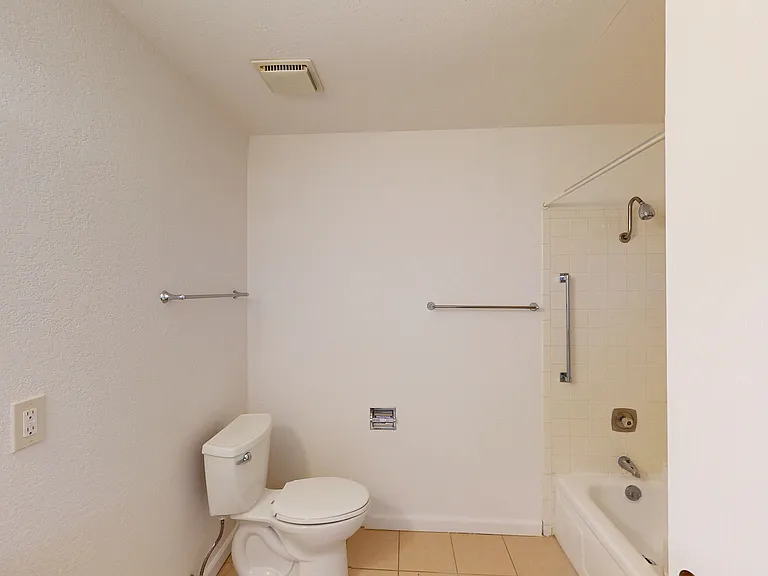 348 Robinson St #4 — Photo 14