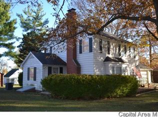 502 Woodland Pl, Jacksonville, IL 62650