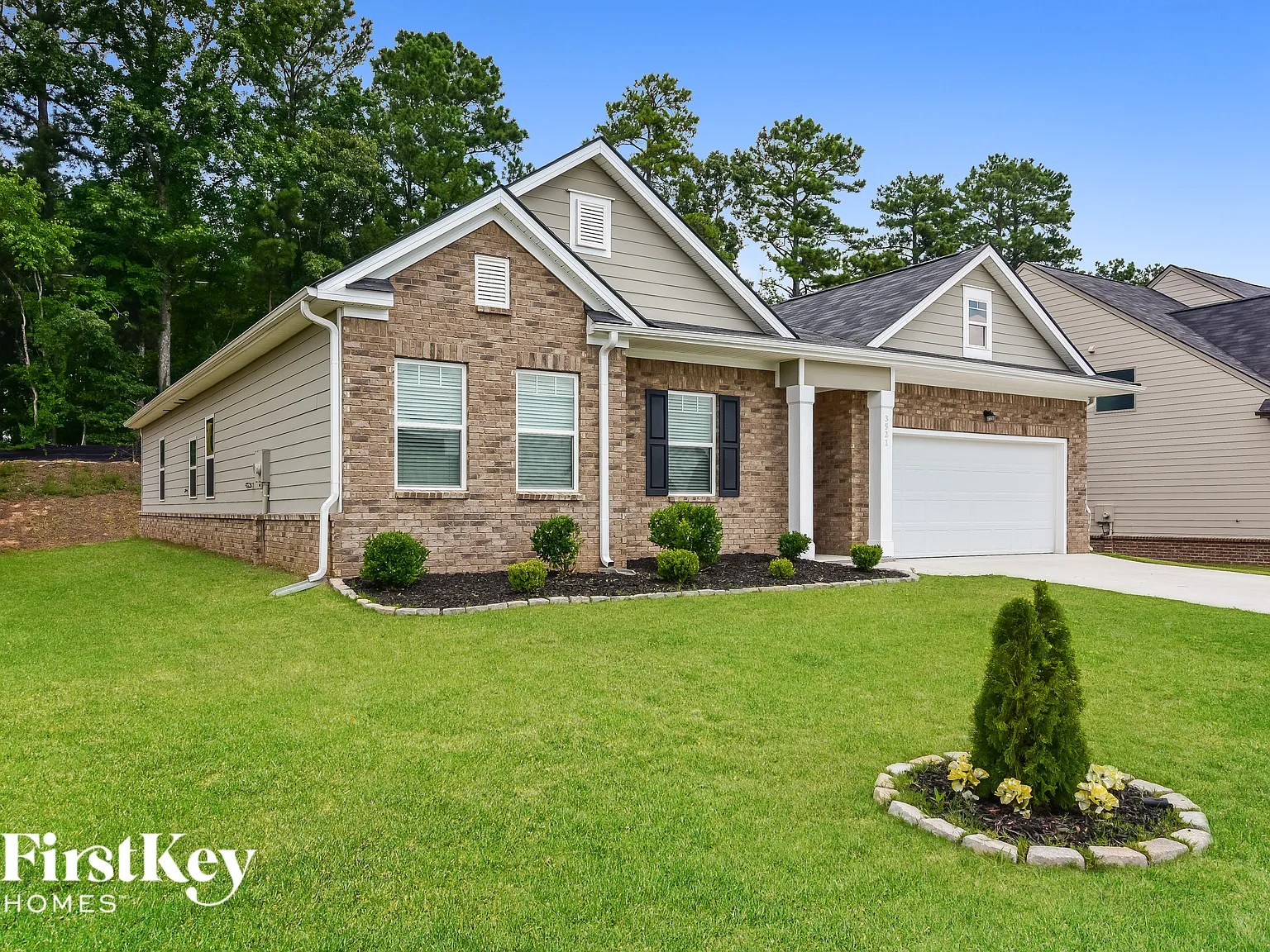 4 bed, 2.5 bath, 2470 sqft, $2,925 — Photo 2