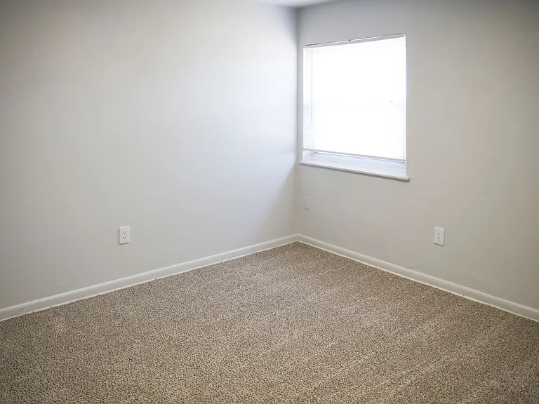 Aden Park Apartments — Photo 25