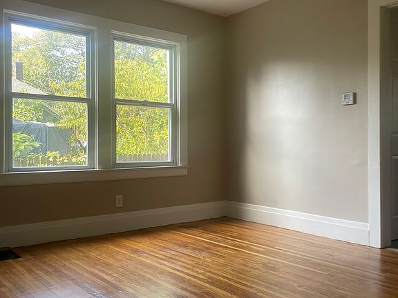 5th image of 412 Melville St