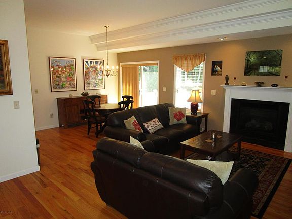 3rd image of 24 Ella Dr