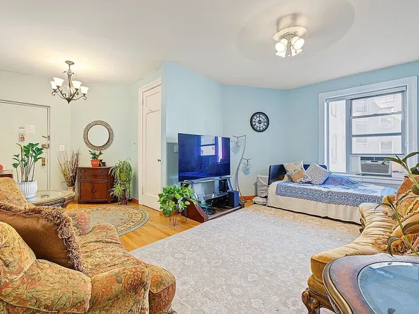 45-08 40th St #D44, Queens, NY 11104