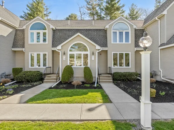35 Pilgrim Village Rd APT 803, Taunton, MA 02780