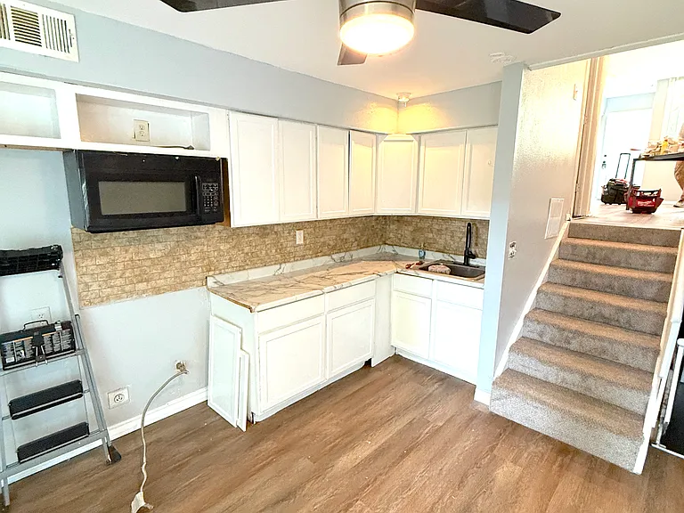 9031 N Swan Rd #J — Photo 3