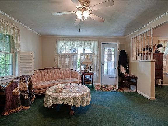 3rd image of 301 Allison St