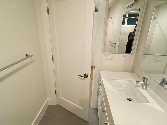 5th image of 1428 Steiner St #A