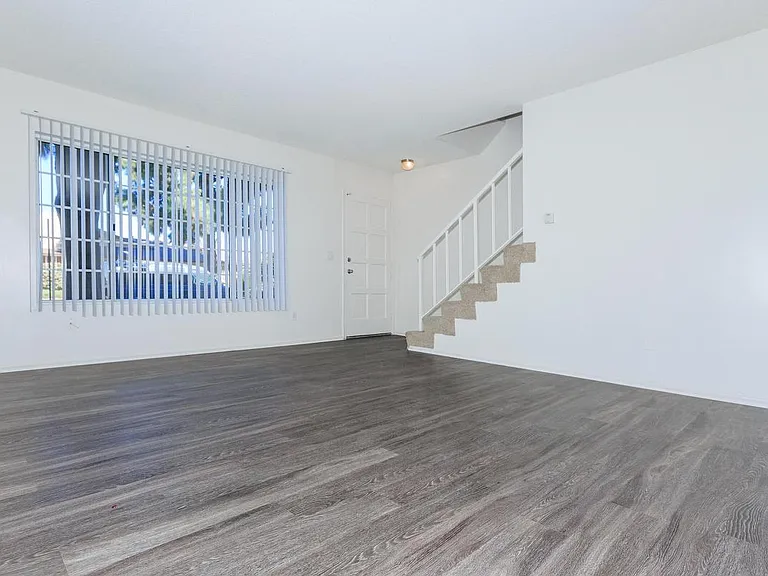Hampshire Square Apartment Homes — Photo 35