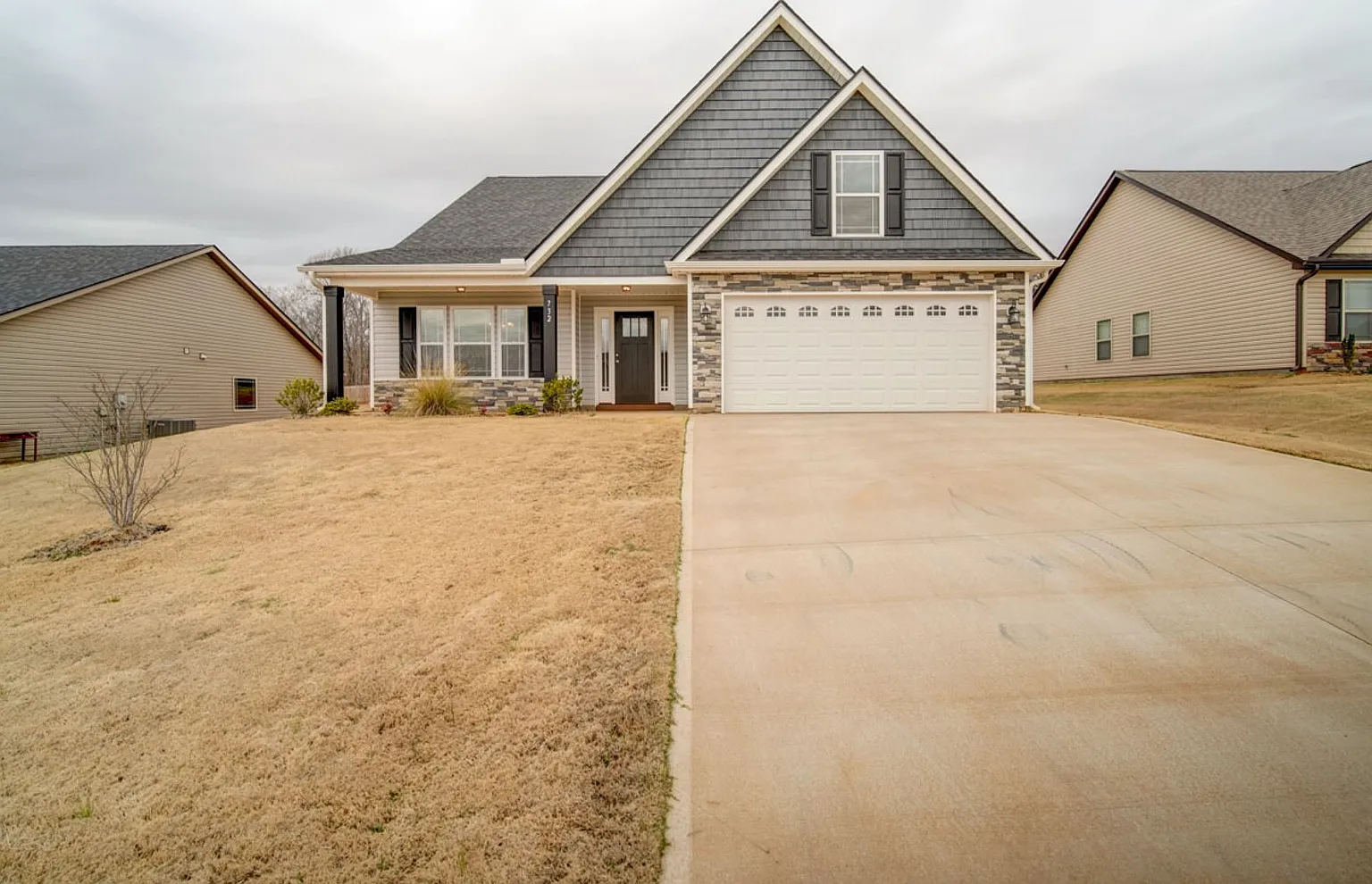 Wonderful Home On Large Lot, District 5 Schools — Photo 2