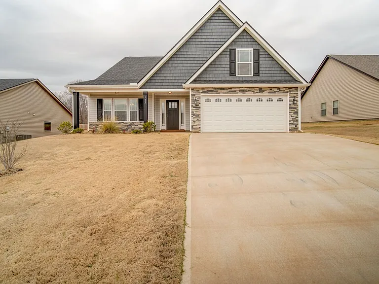 732 Shelburne Ln — Photo 2