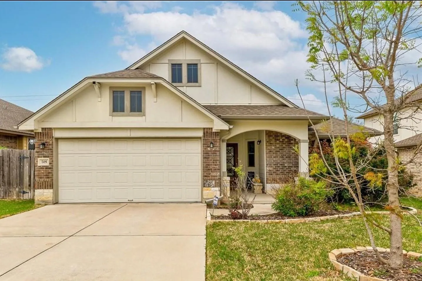 4 bed, 2.0 bath, 1722 sqft, $2,590 — Photo 1