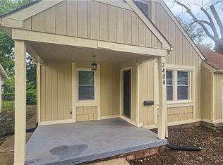 7404 Tracy Ave, Kansas City, MO 64131