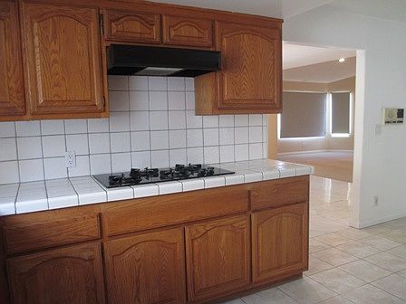 4th image of 633 N Kilkea Dr