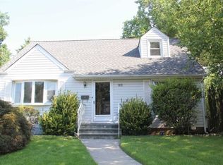 82 Garden Dr, Albertson, NY 11507
