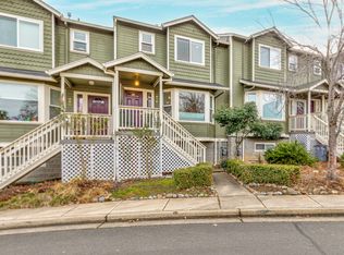 890 Blackberry Ln, Ashland, OR
