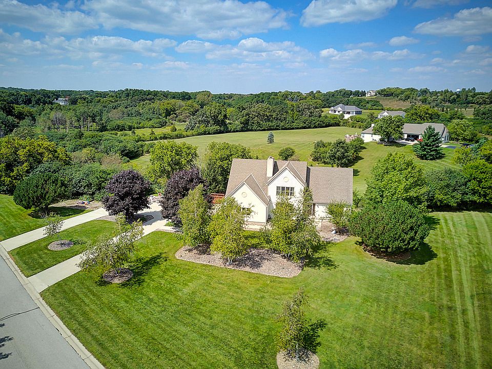 2nd image of N46W28576 Willow Brook Ct