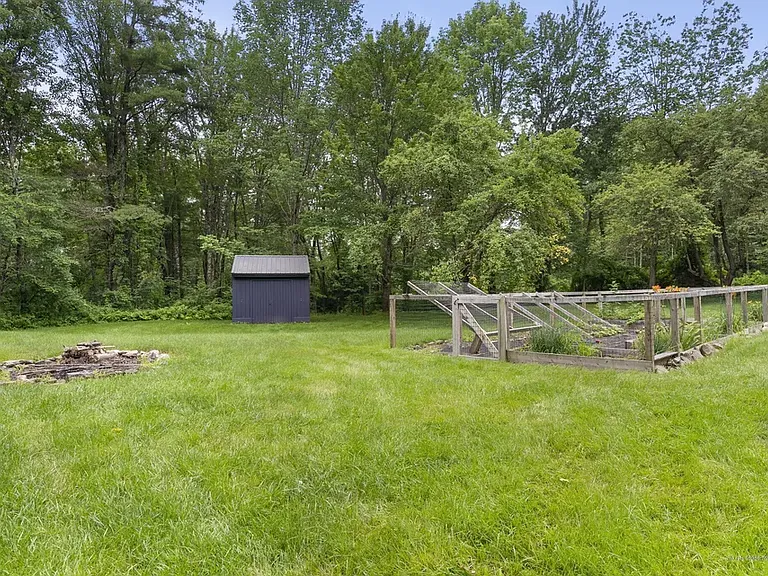 41 Middle Rd — Photo 30