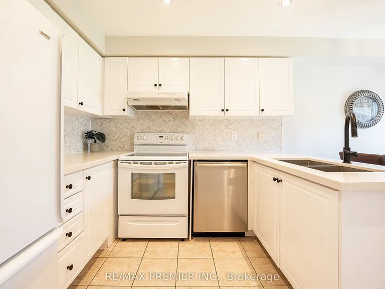 22 Laura Sabrina Dr — Photo 14