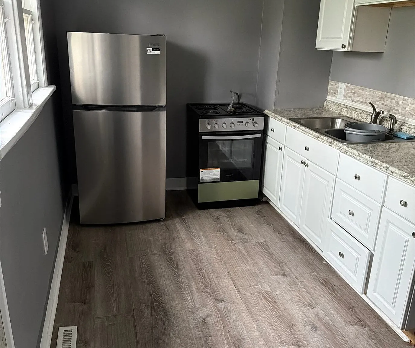 3 bed, 900 sqft, $1,450 — Photo 1