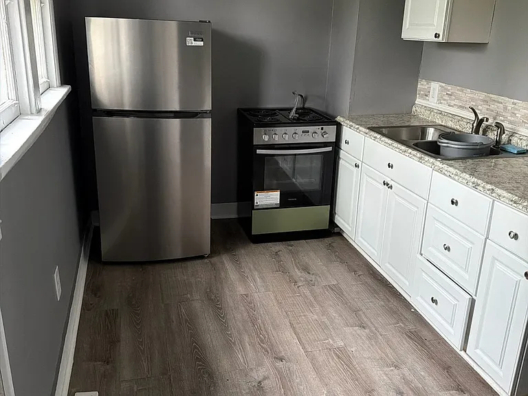 261 Livingston Ave — Photo 1