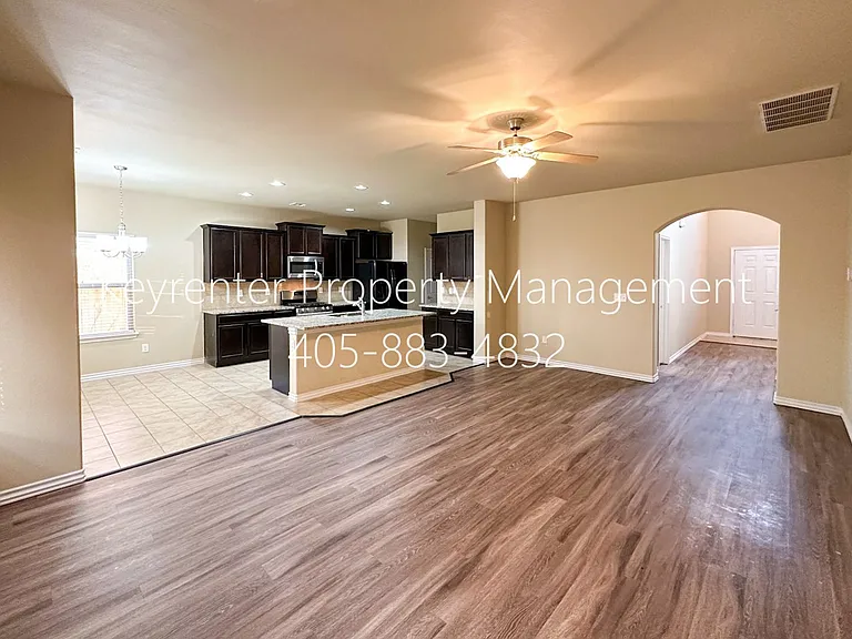 2409 Rosa Cir — Photo 10