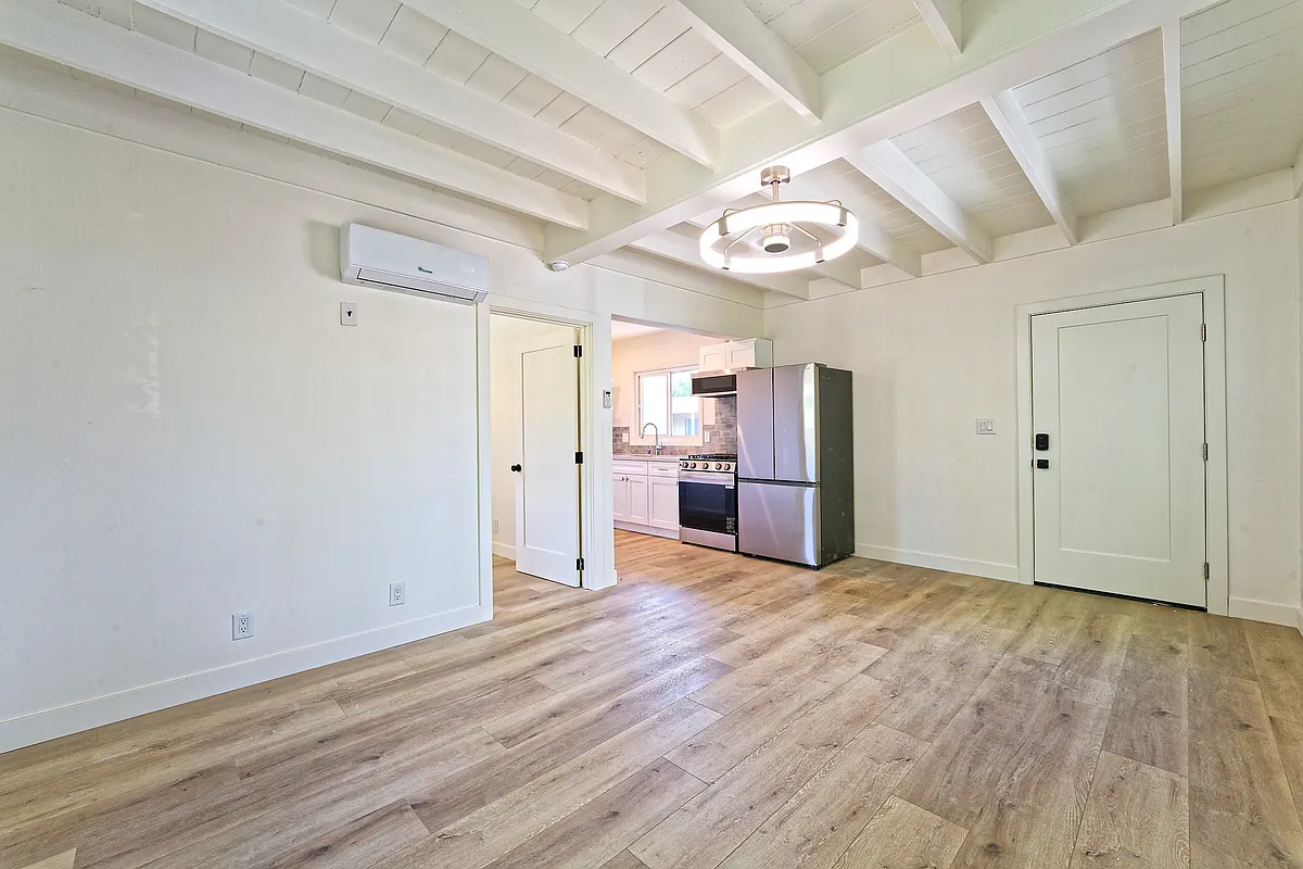 Building Photo - 265 N 6th St #D