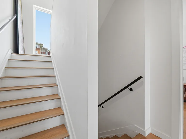 126 Burrows St — Photo 12