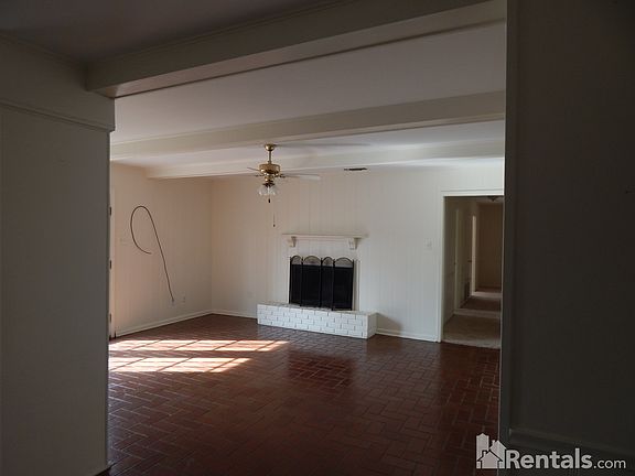 5th image of 1811 Yosemite Dr
