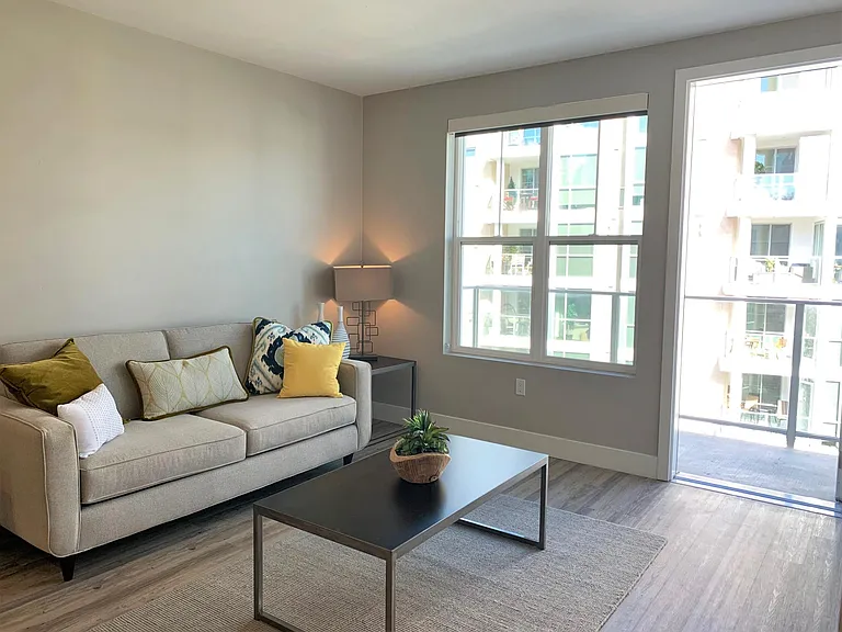 Amo Apartments Little Italy — Photo 15