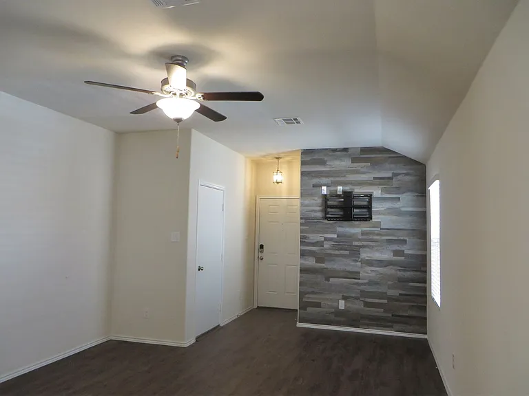 400 Major Lee Ln — Photo 3