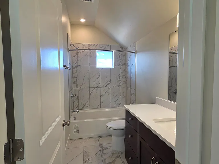 611 E 12th St #ADU — Photo 7