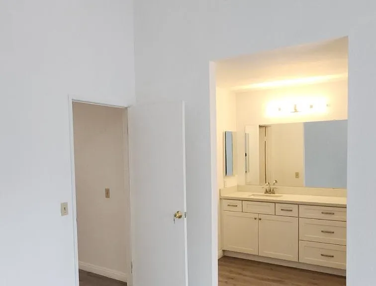 Master Bedroom (from the inside)
