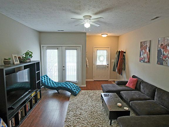 3rd image of 6593 Reserve Dr