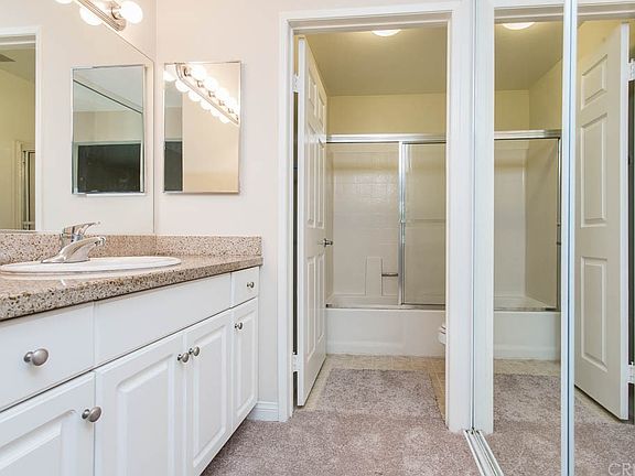 5th image of 5510 Owensmouth Ave APT 201