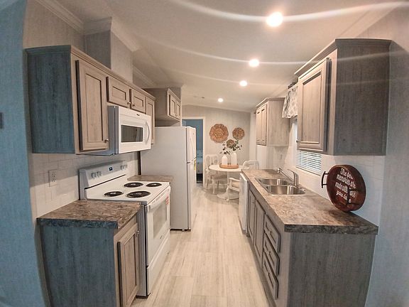 4th image of 1307 S Parrott Ave Lot 22