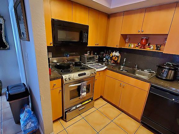 2nd image of 650 Palm Ave Suite 2-B9