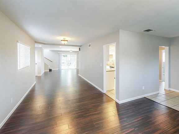 3rd image of 2440 Glenrose Ave