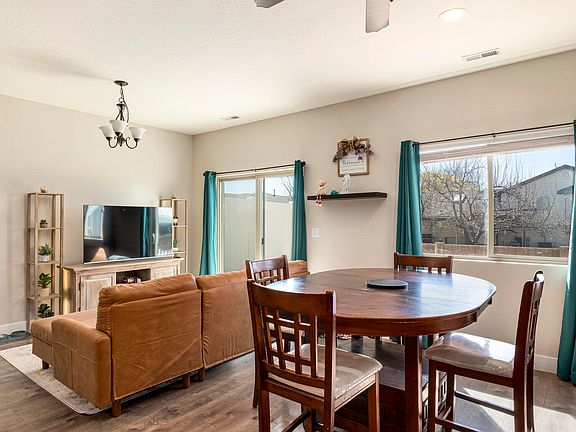 5th image of 1677 N Main St #25