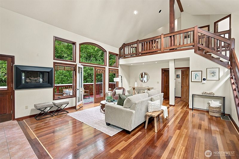 2nd image of 8025 45th Avenue NE