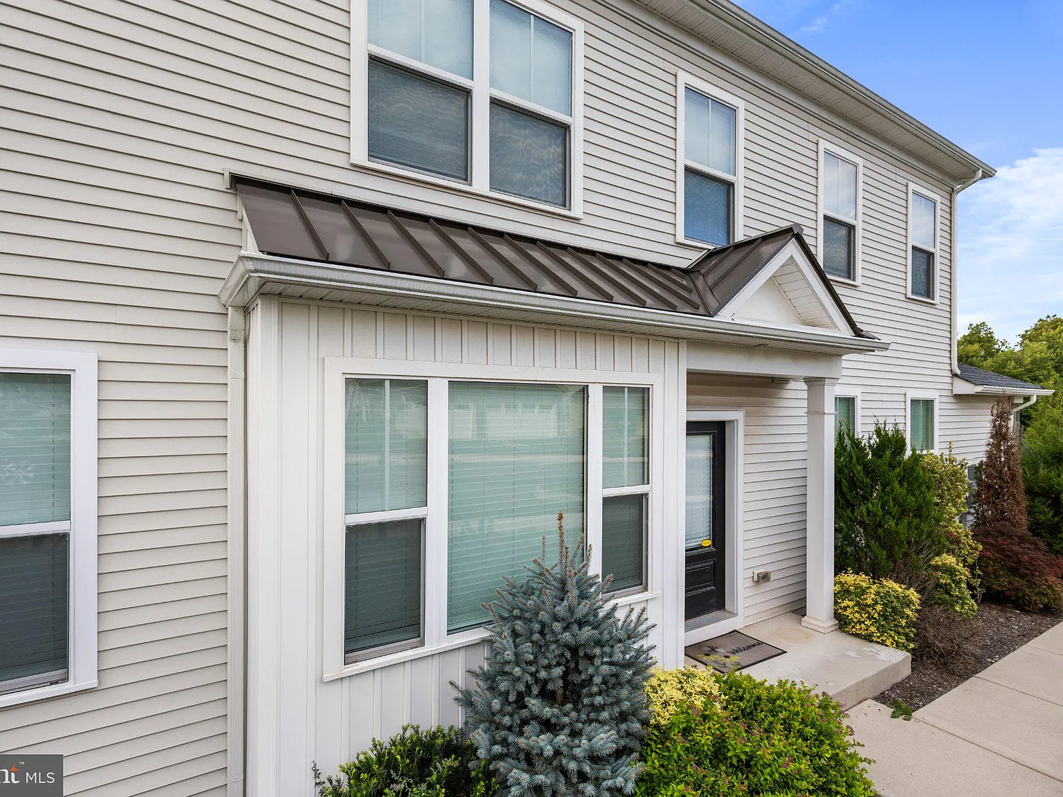3 bed, 2.5 bath, 2112 sqft, $4,500 — Photo 2