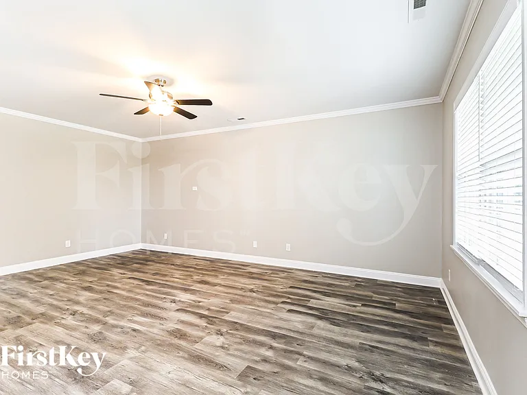 5602 Falkland Dr — Photo 4