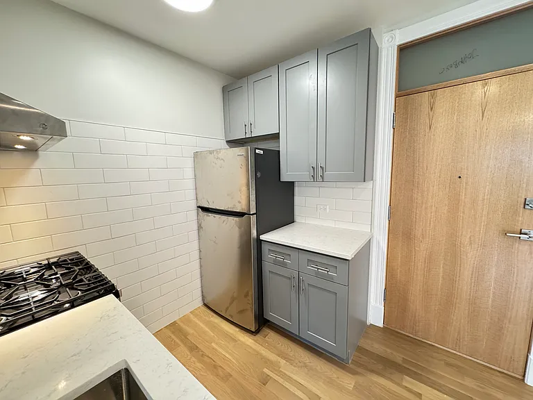 4552 N Clark Street — Photo 10