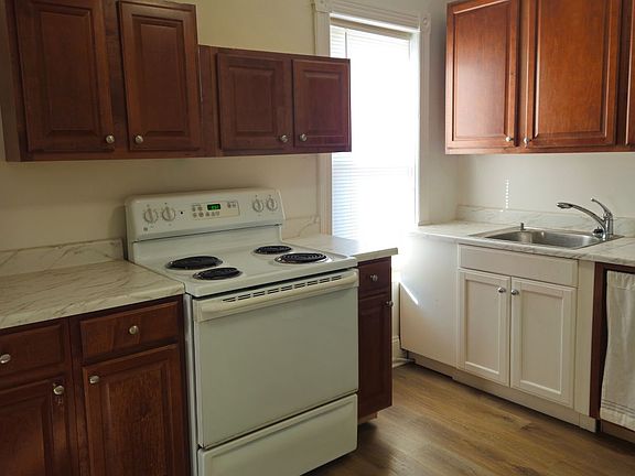 4th image of 400 McDowell Ave APT 2