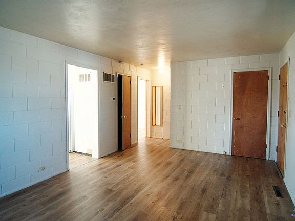 2nd image of 781 Oxford Dr #11