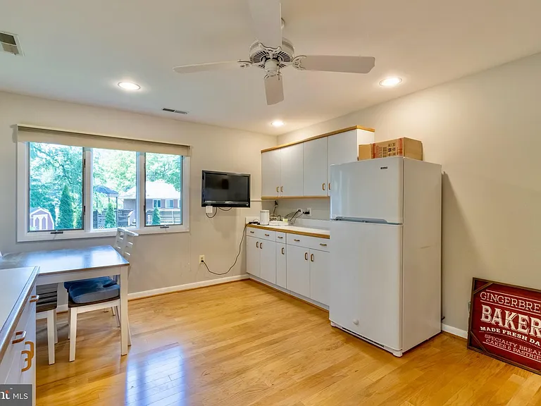 7613 Hamlet St — Photo 14