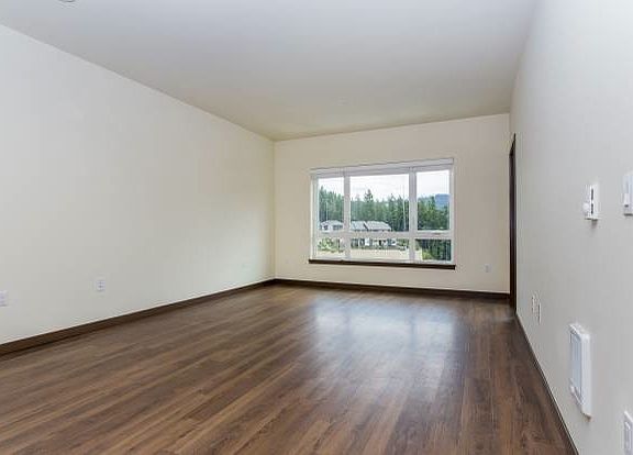 3rd image of 736 8th Ave NE Unit 222