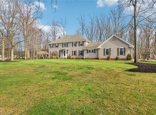 57 Fairfax Dr, Chagrin Falls, OH