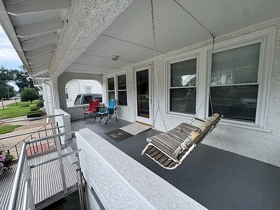 4th image of 609 12th Ave
