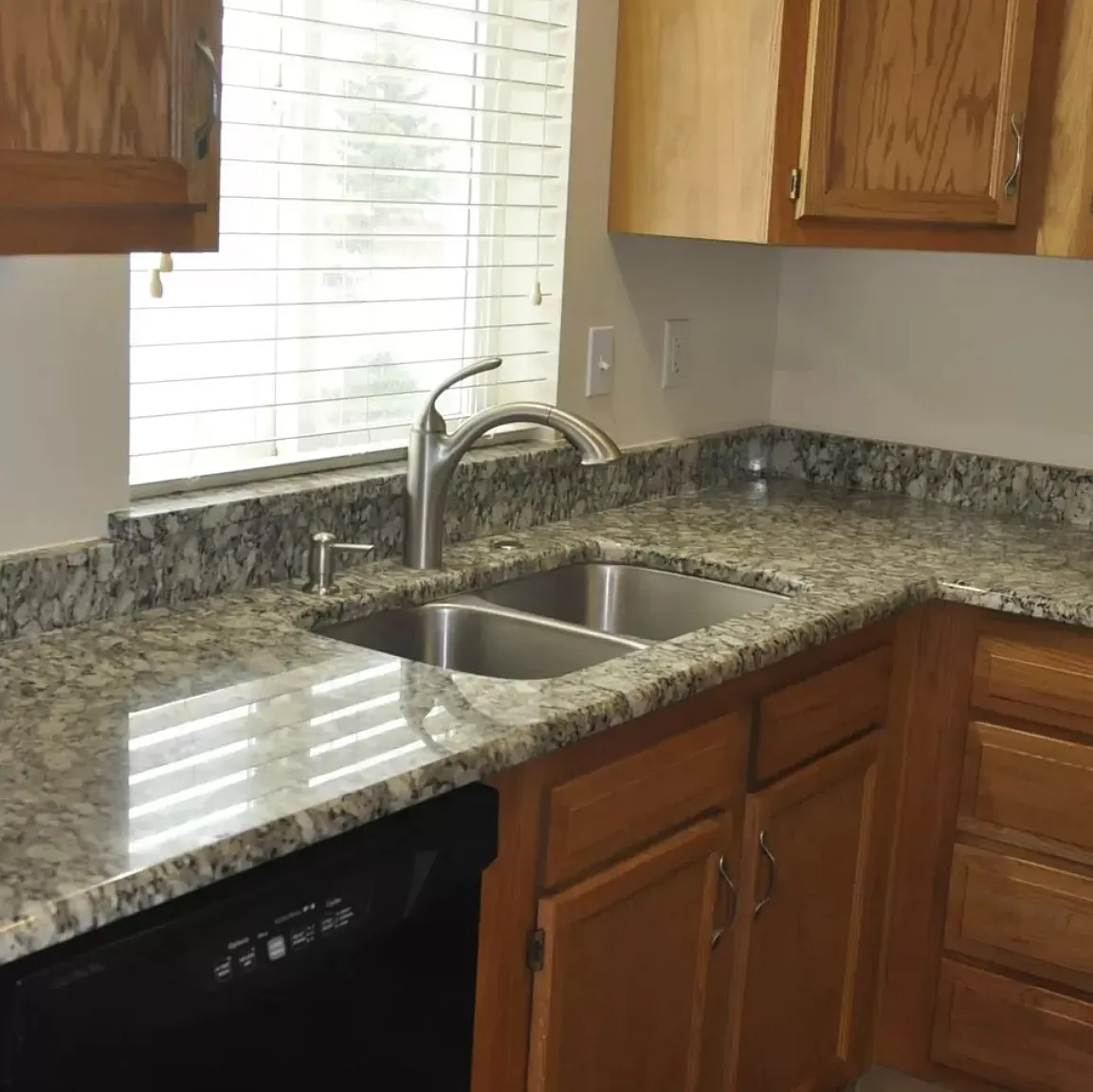 409 NW Terre View Dr — Photo 4