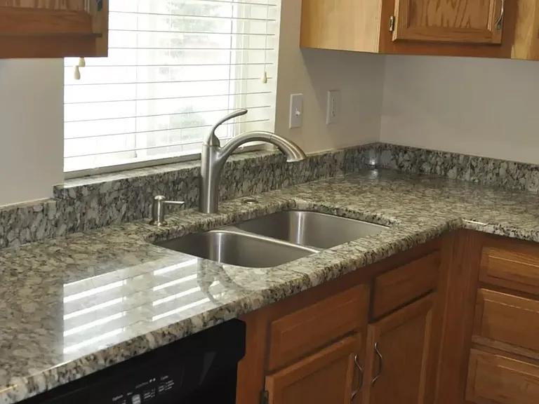 409 NW Terre View Dr — Photo 4